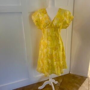 Cue Yellow Floral Midi Vintage size 4-6
